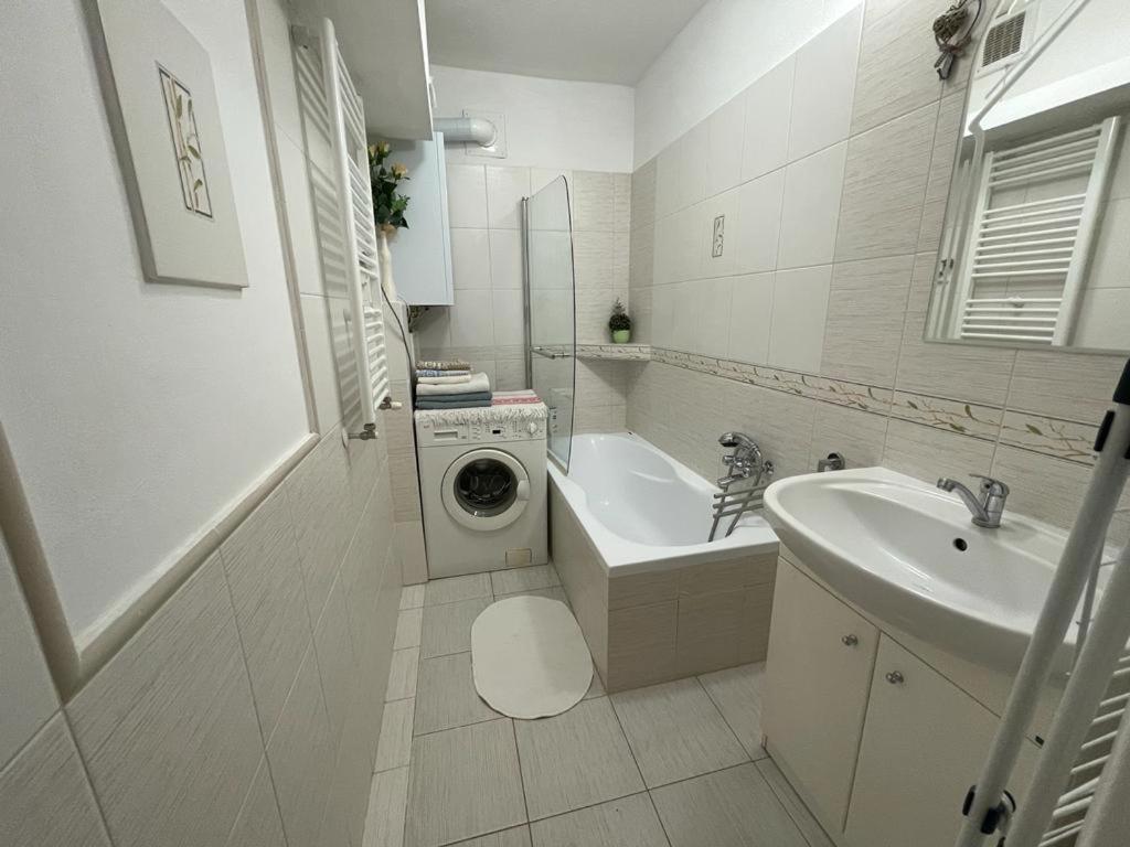 Attic Flat In The Center Lägenhet Bratislava Exteriör bild